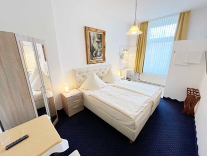 Monteurwohnung - Zimmertyp: Doppelzimmer - Schlafzimmer, HomeRent Unterkunft in Köln - HomeRent in Köln
